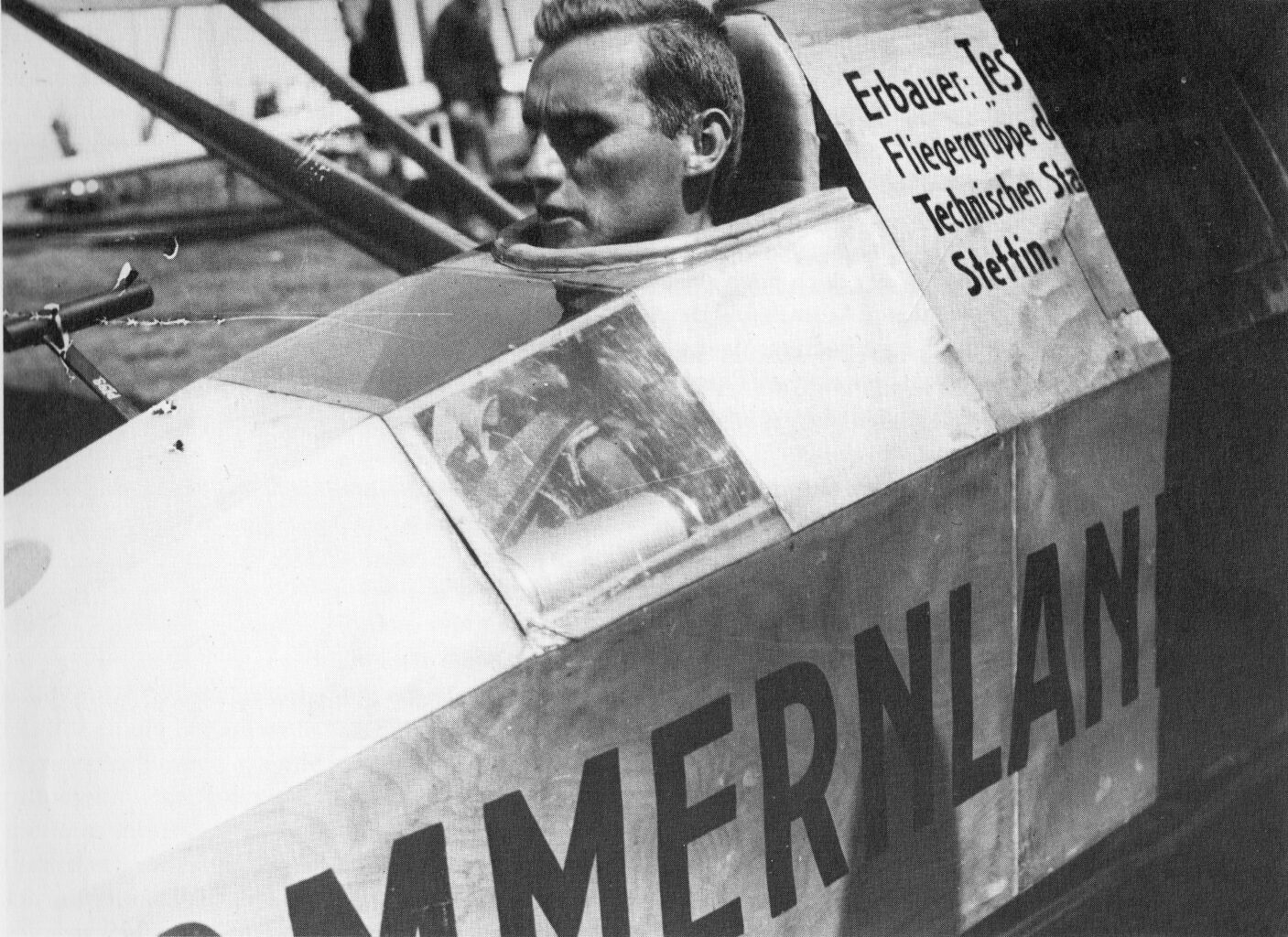 Konstrukteur Hermann Mayer in der MSII, mit der ihm in den Jahren 1931 und 32 beachtliche Streckenflüge gelangen. 1933 stürzte er allerdings mit der Maschine in Borkenberge ab und verunglückte tödlich.