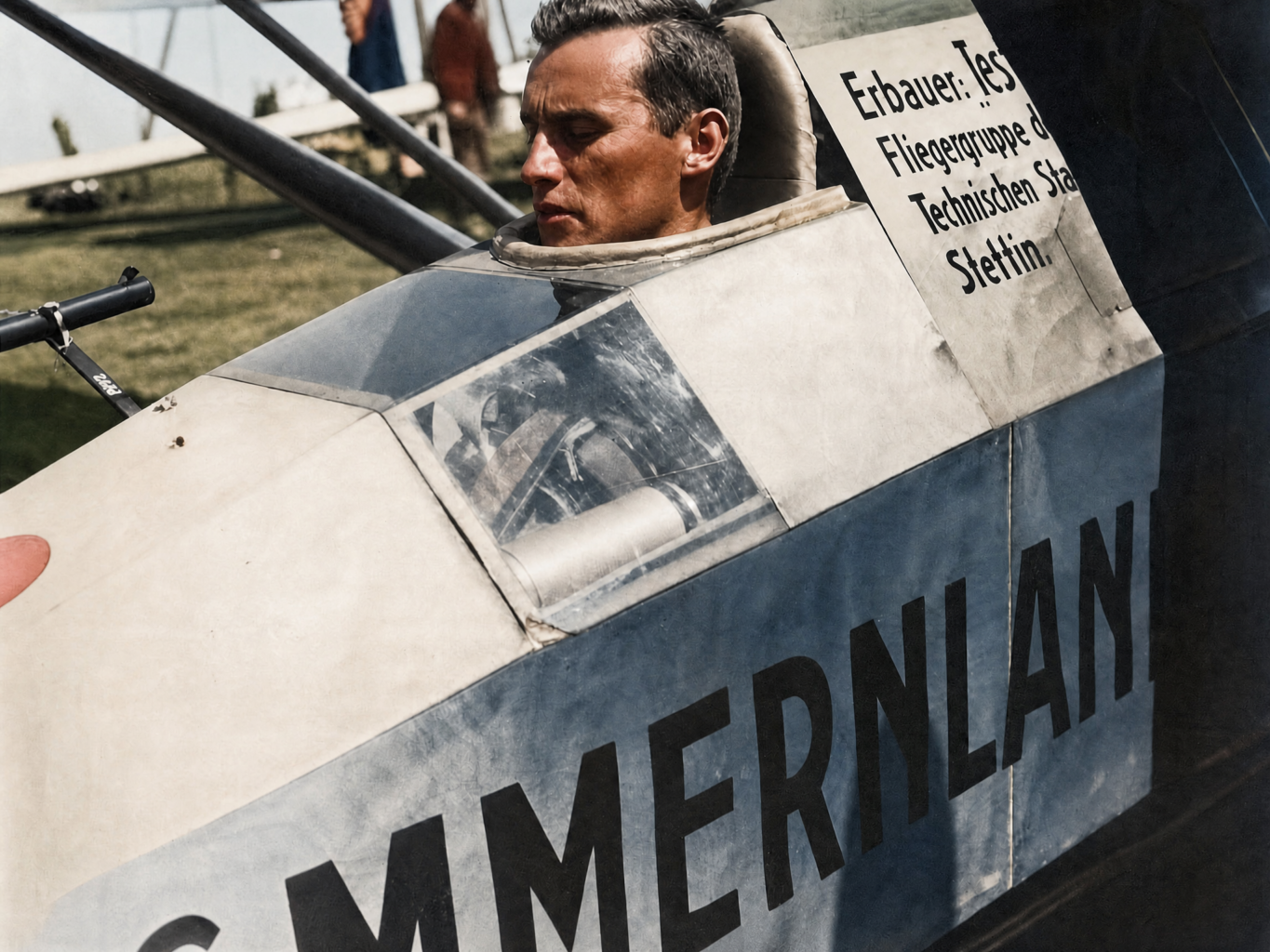 Konstrukteur Hermann Mayer in der MSII, mit der ihm in den Jahren 1931 und 32 beachtliche Streckenflüge gelangen. 1933 stürzte er allerdings mit der Maschine in Borkenberge ab und verunglückte tödlich.