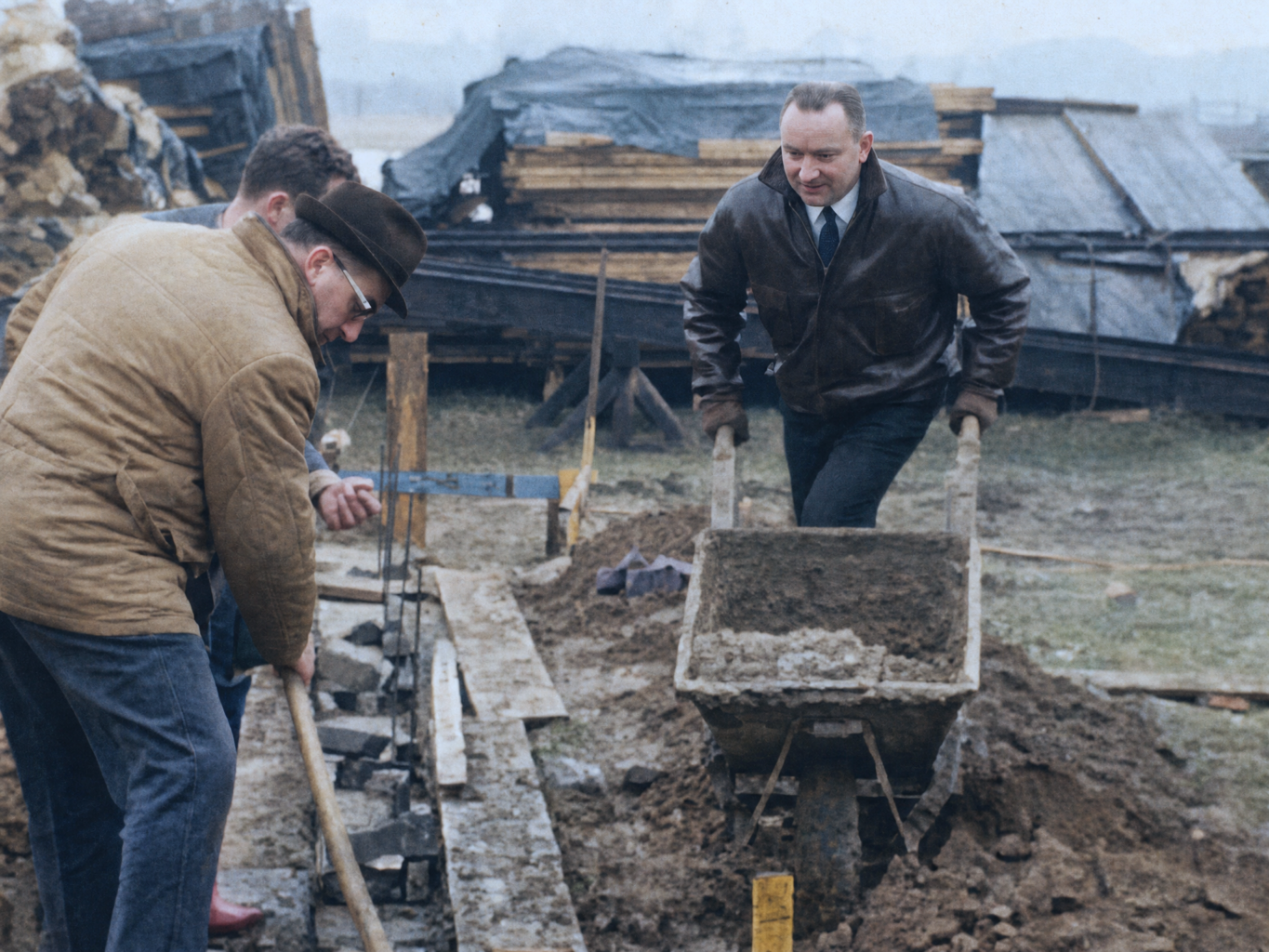 Eine solide Grundlage ist die Basis für ein gutes Fundament (oder so ähnlich)… (Foto: Luftsportverein Aachen e.V. Film-Original und restaurierte Fassung mit KI-Unterstützung bearbeitet)