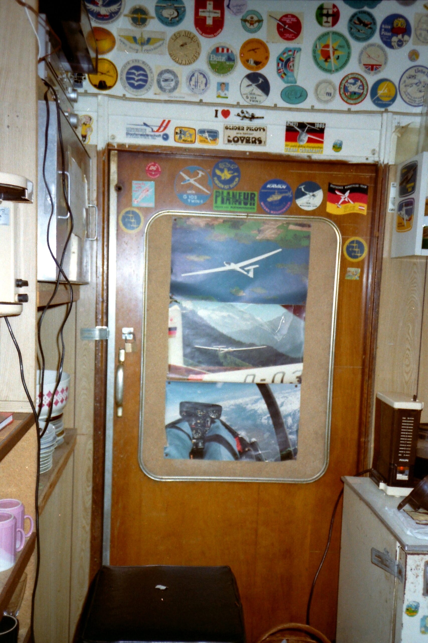 Stilsicherheit und dekoratives Geschick auf dem Gebiet der Inneinrichtung gehören schon immer zu den Kernkompetenzen des Luftsportvereins (Foto: Günther Lücker)