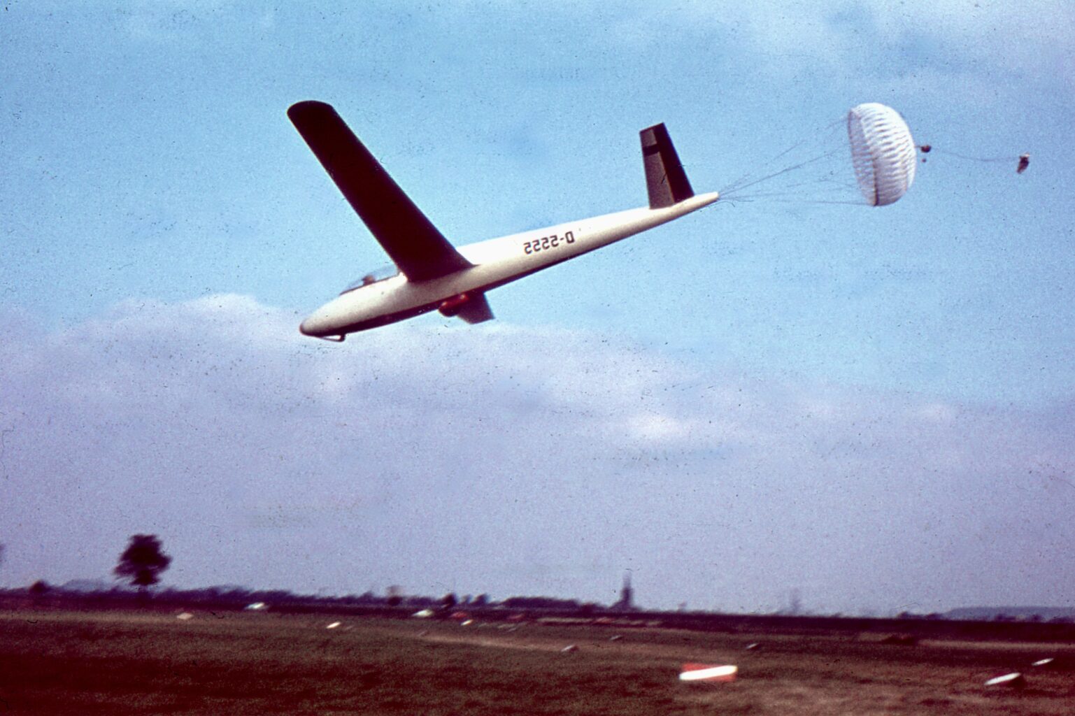 HKS 1 im kurzen Endteil mit einziehbarem Bremsfallschirm (Foto: Flugwissenschaftliche Vereinigung Aachen e.V.)